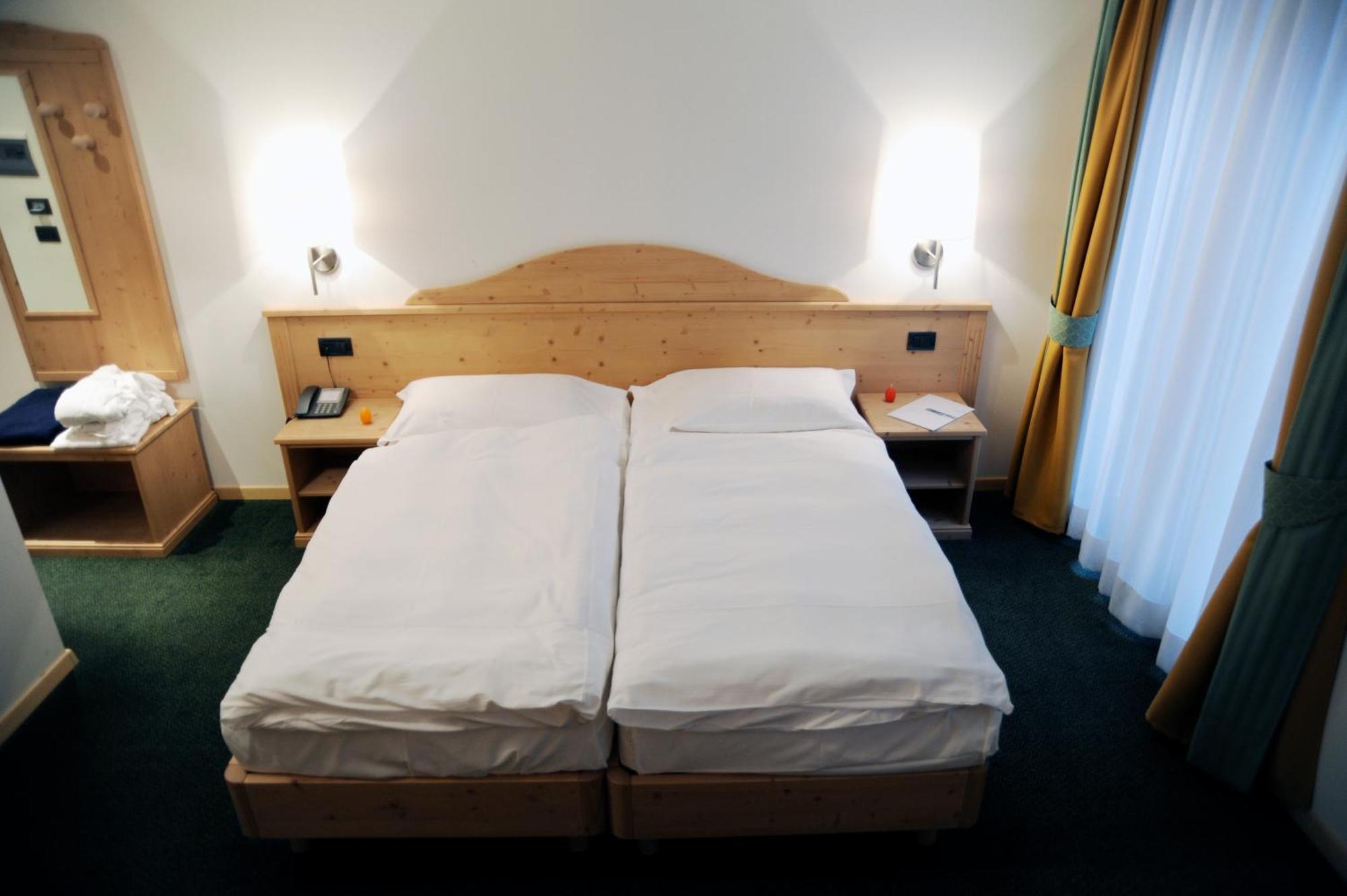 Alpine Mugon Hotel Вазон Стая снимка