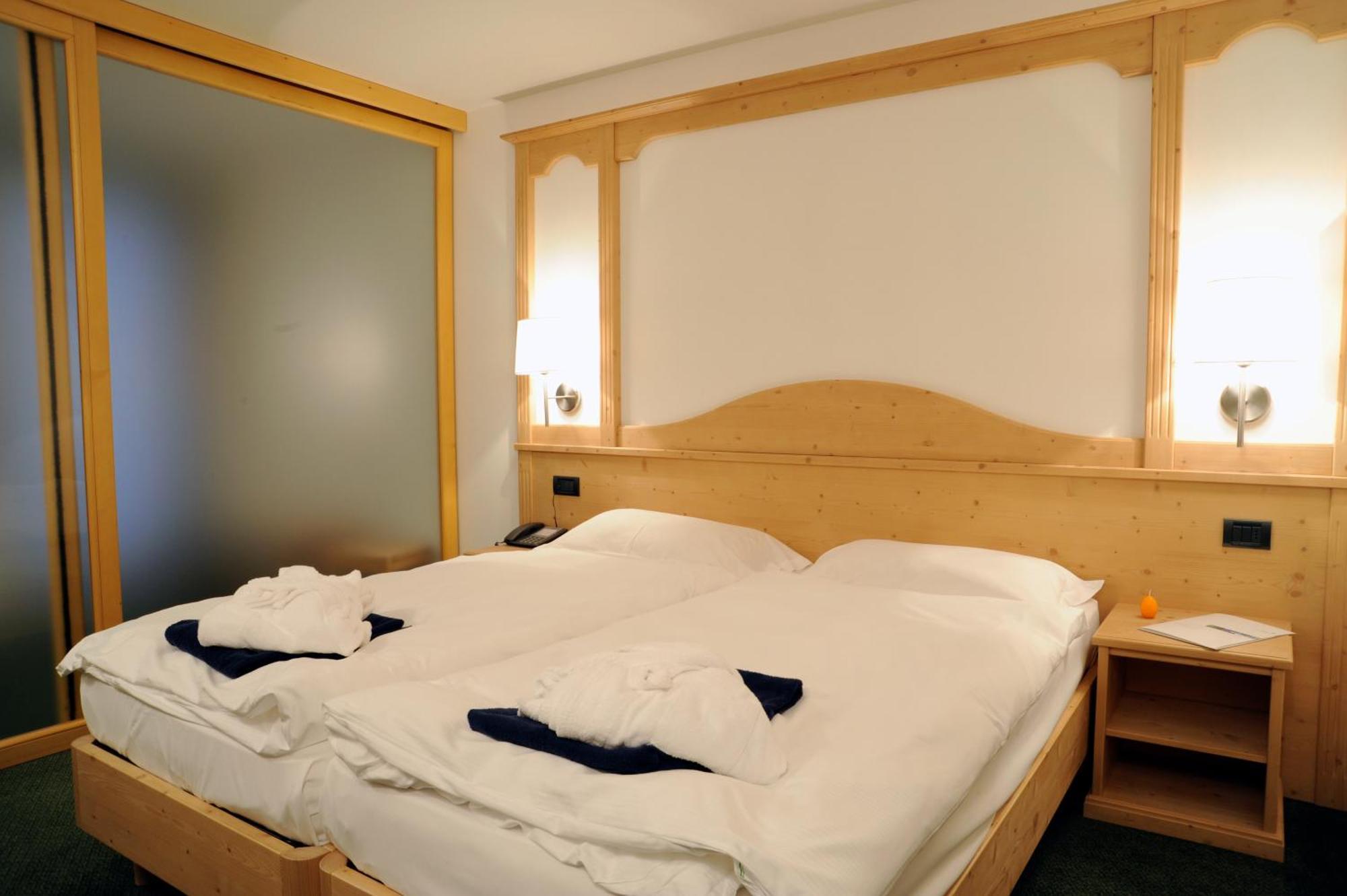 Alpine Mugon Hotel Вазон Стая снимка
