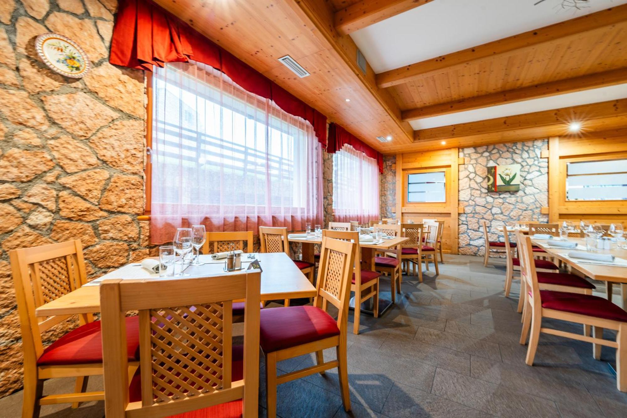 Alpine Mugon Hotel Вазон Екстериор снимка