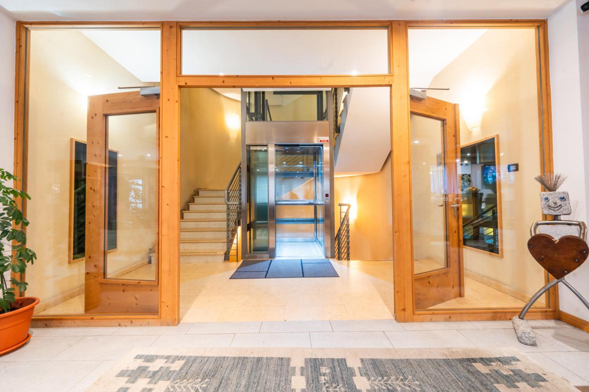 Alpine Mugon Hotel Вазон Екстериор снимка