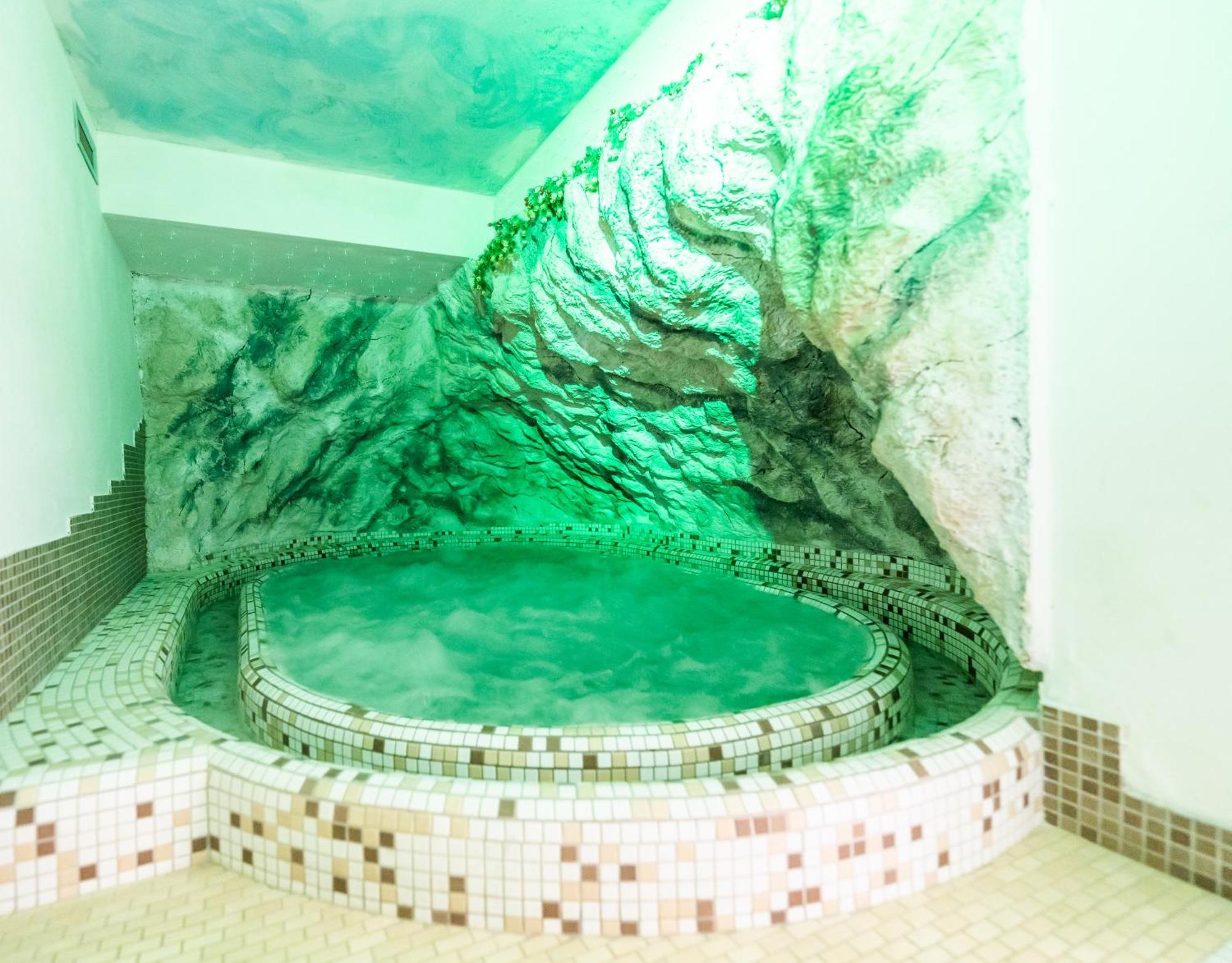 Alpine Mugon Hotel Вазон Екстериор снимка