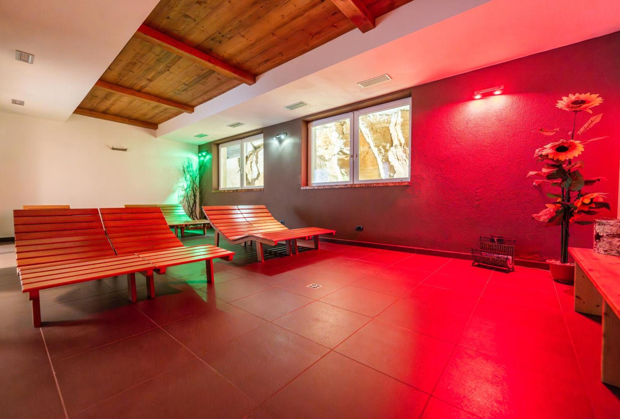 Alpine Mugon Hotel Вазон Екстериор снимка