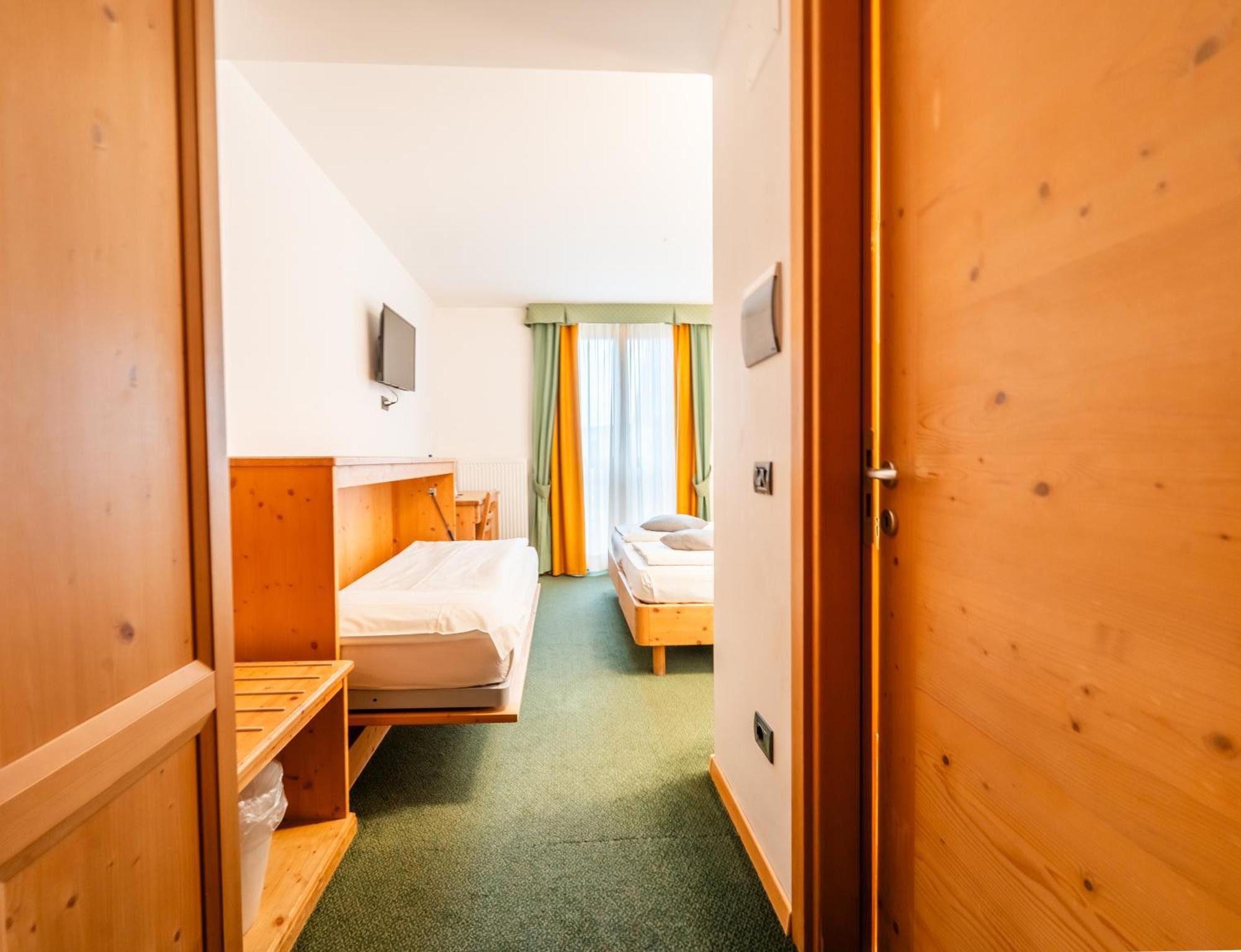 Alpine Mugon Hotel Вазон Екстериор снимка