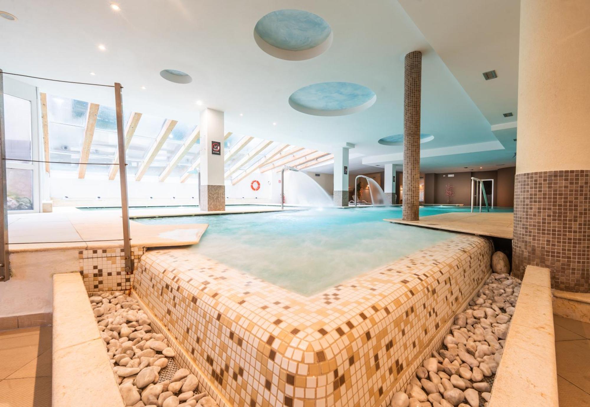 Alpine Mugon Hotel Вазон Екстериор снимка