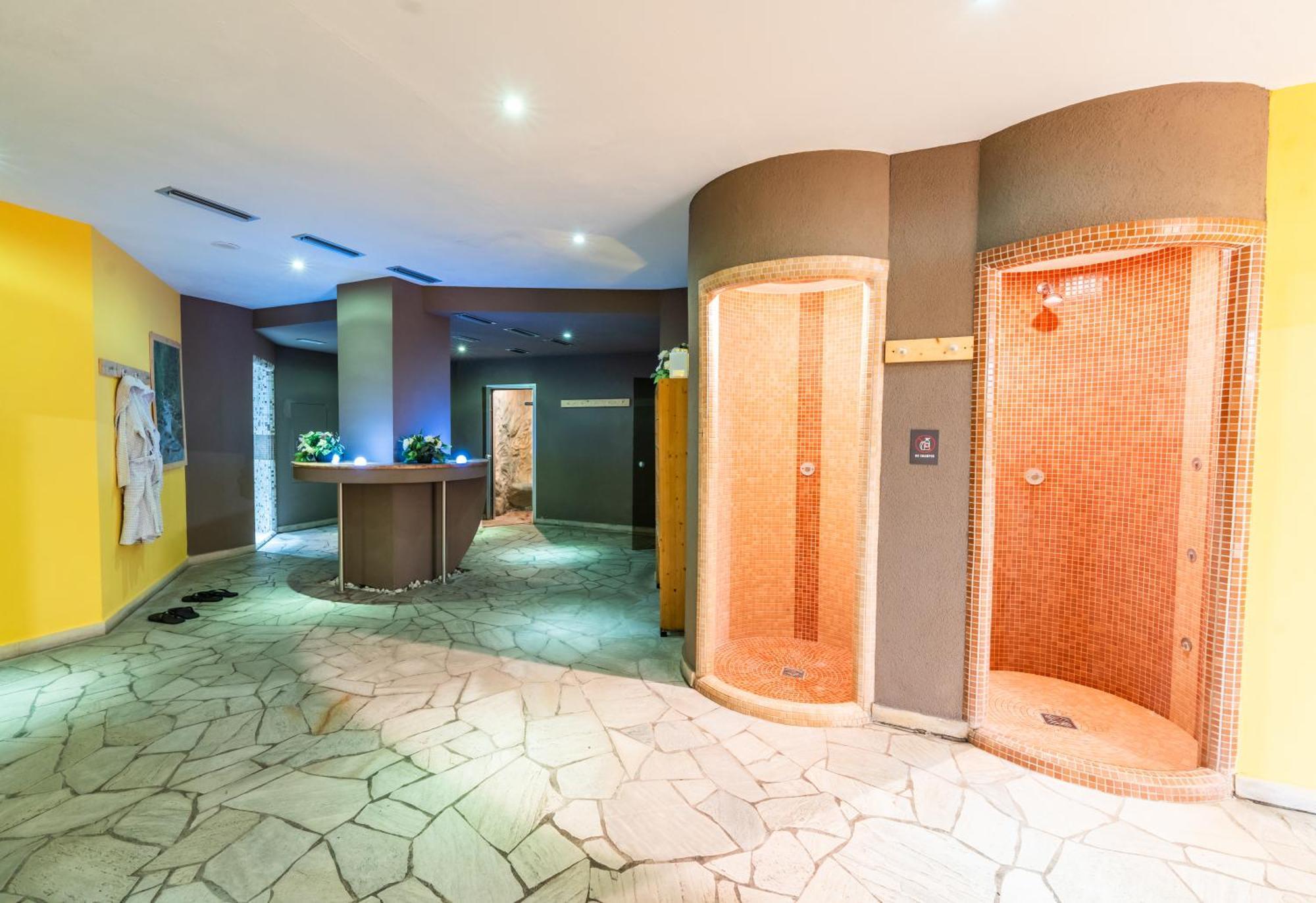Alpine Mugon Hotel Вазон Екстериор снимка